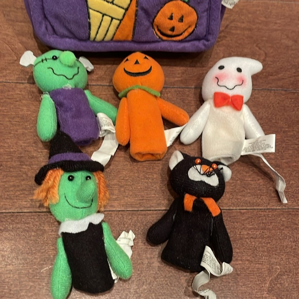 Halloween Plush House with Finger Puppet Characters - Picture 3 of 7